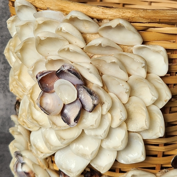 Vintage 70's handmade shell art tri floral Wicker basket vase retro unique - Picture 3 of 12